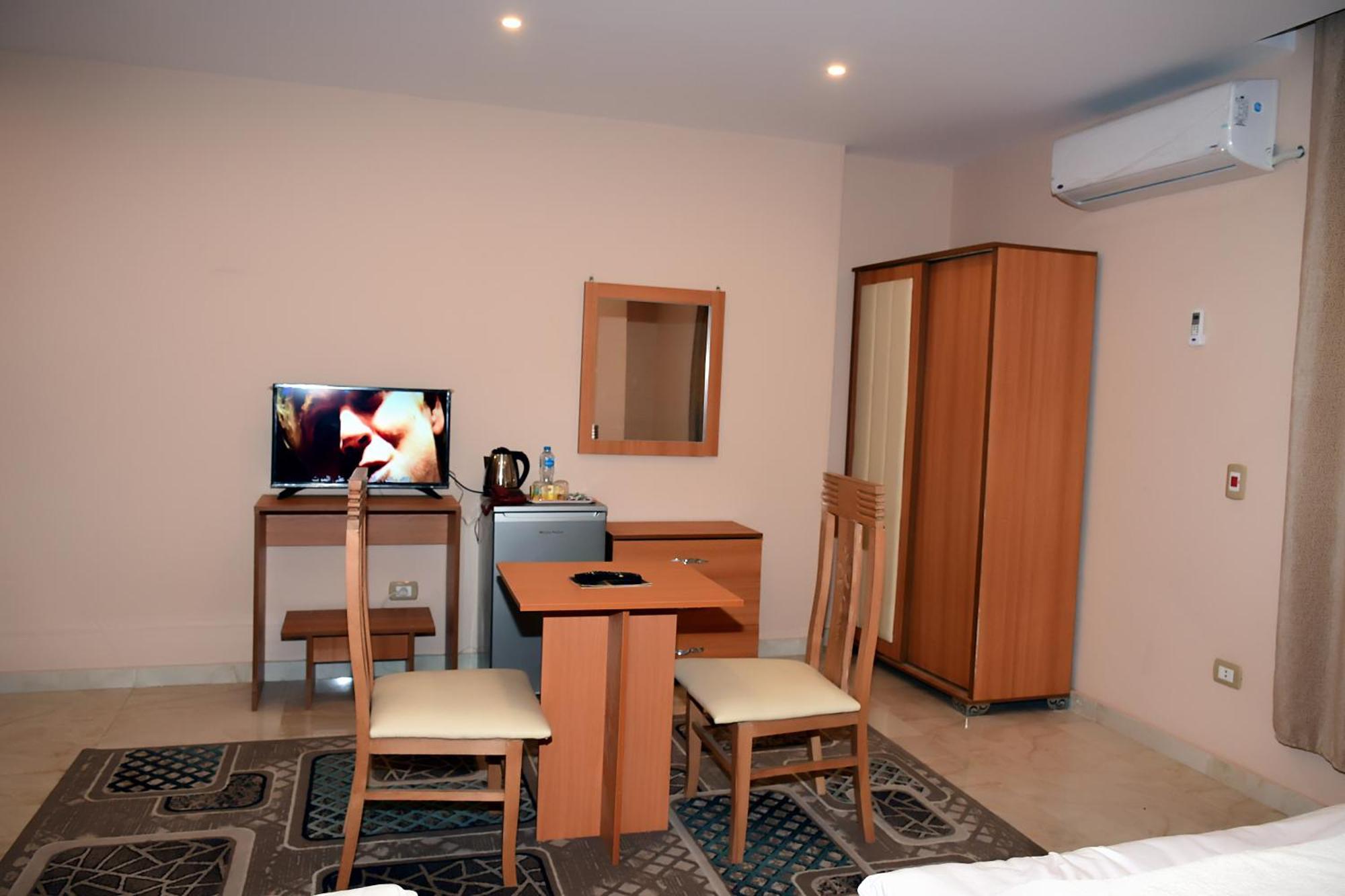 Grand Golden Pyramids View Hotel Kafret el-Gabal Exterior foto